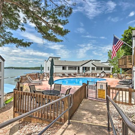 Sunny Osage Beach With Balcony And Lakefront View Extérieur photo
