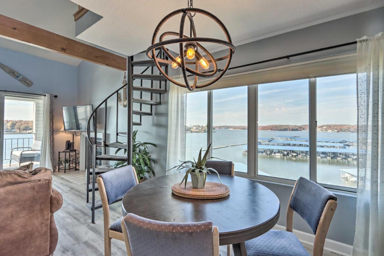 Sunny Osage Beach With Balcony And Lakefront View Extérieur photo