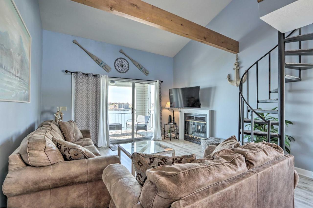 Sunny Osage Beach With Balcony And Lakefront View Extérieur photo