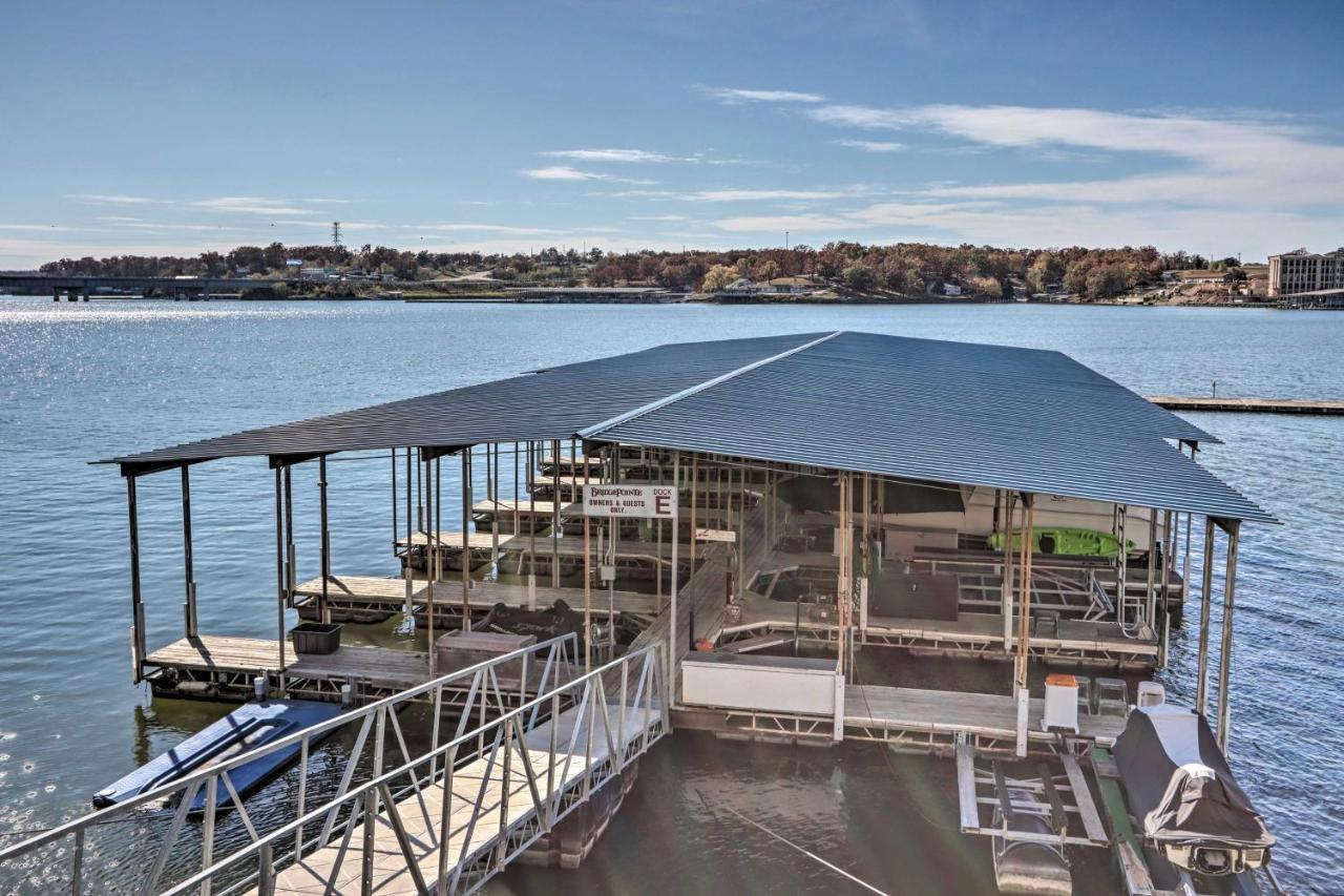 Sunny Osage Beach With Balcony And Lakefront View Extérieur photo