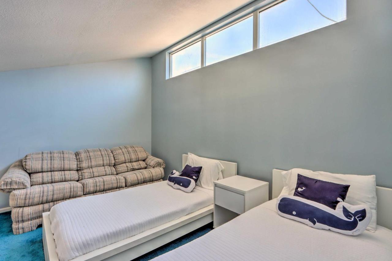 Sunny Osage Beach With Balcony And Lakefront View Extérieur photo