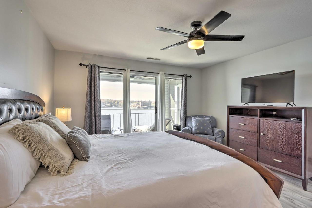 Sunny Osage Beach With Balcony And Lakefront View Extérieur photo