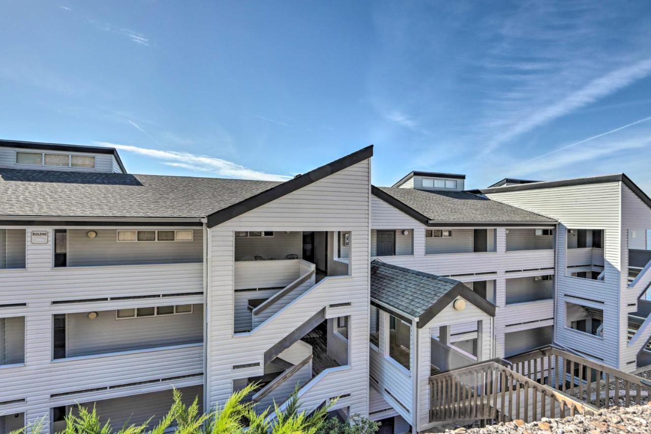 Sunny Osage Beach With Balcony And Lakefront View Extérieur photo