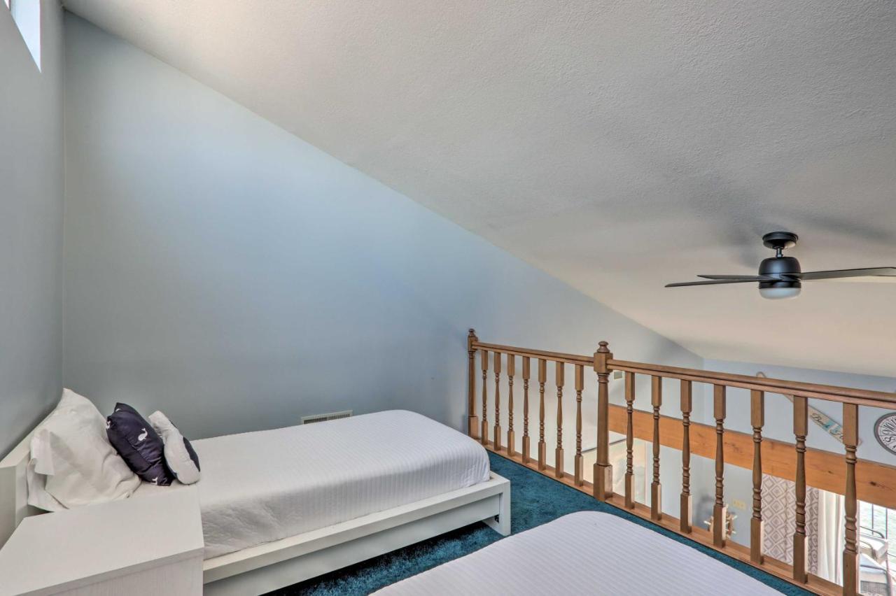 Sunny Osage Beach With Balcony And Lakefront View Extérieur photo
